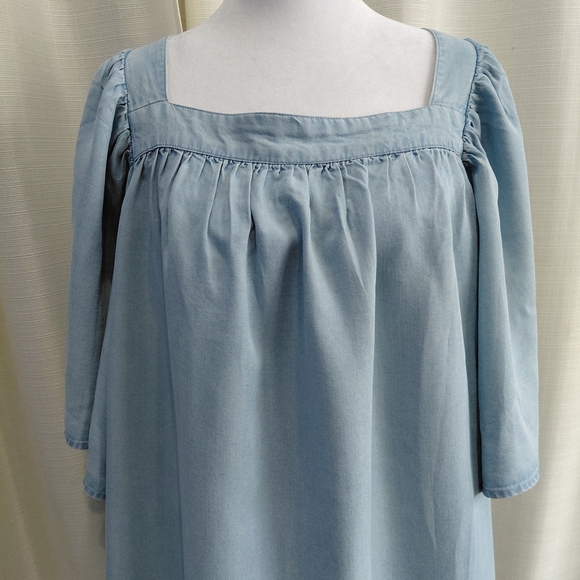 NWT St. John's Bay Apparel Blue Light Wash S/S Blouse - Picture 2 of 12